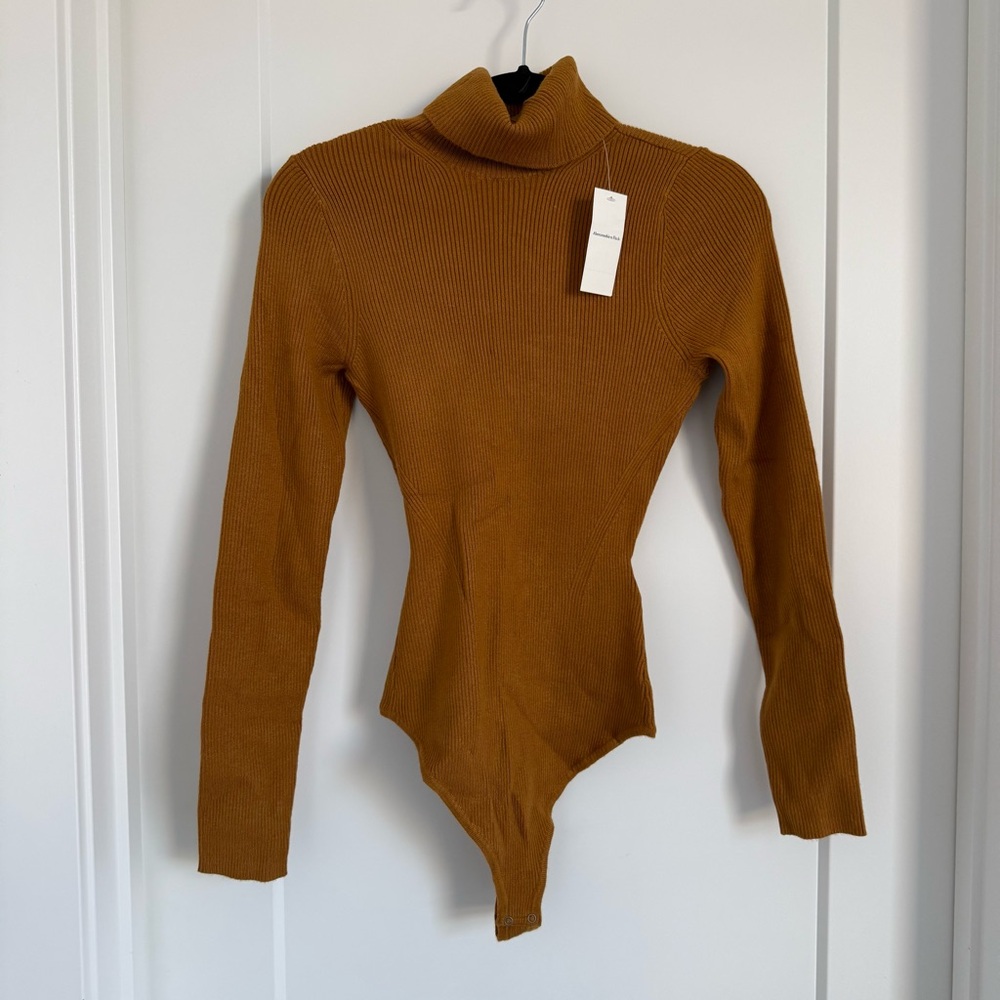 Abercrombie & Fitch Brown Long Sleeve Bodysuit. NWT